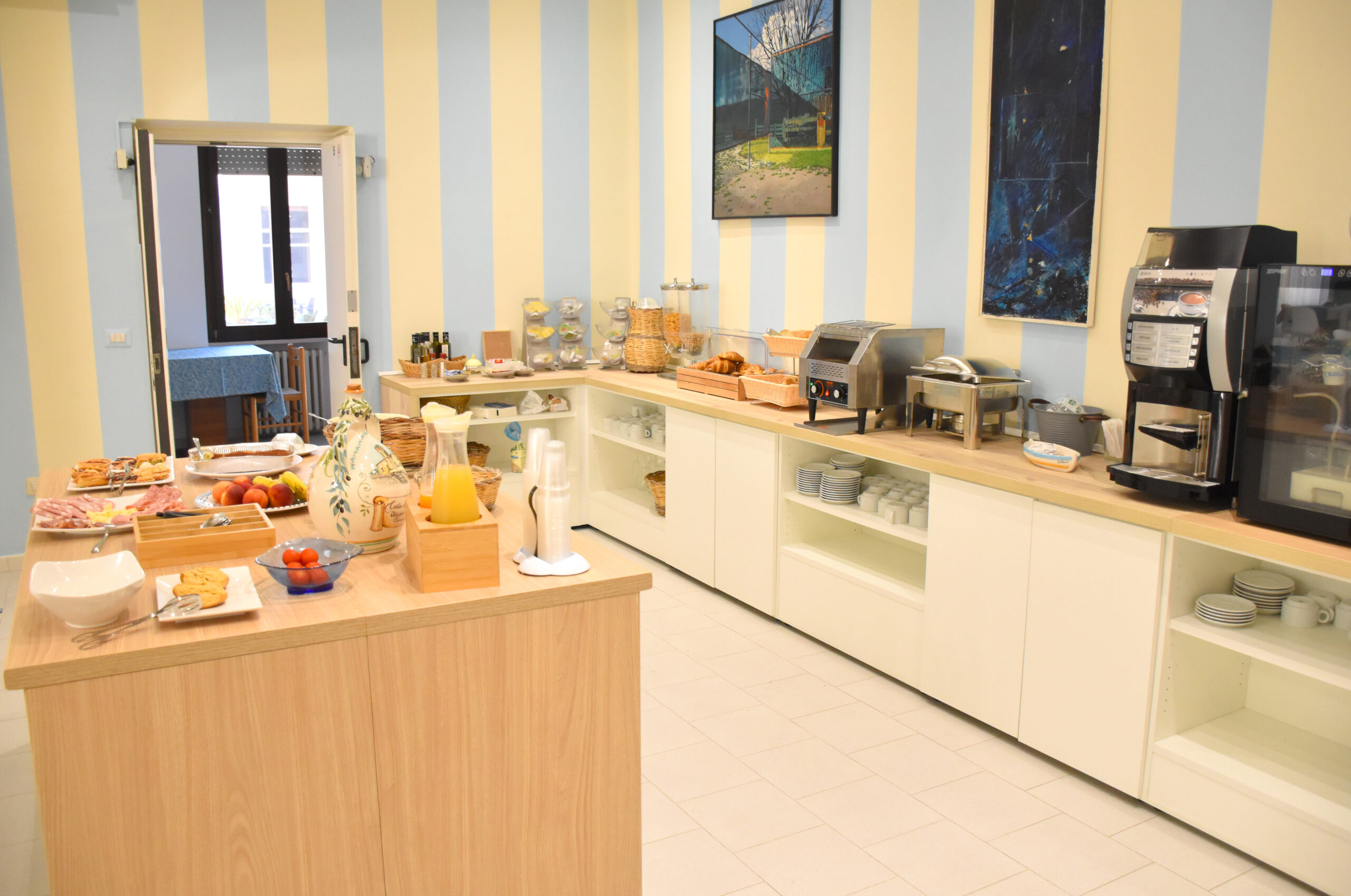 Albergo del Santuario Hotel del Santuario - Sala colazione elegante per iniziare al meglio la giornata. -© Michele Rosafio