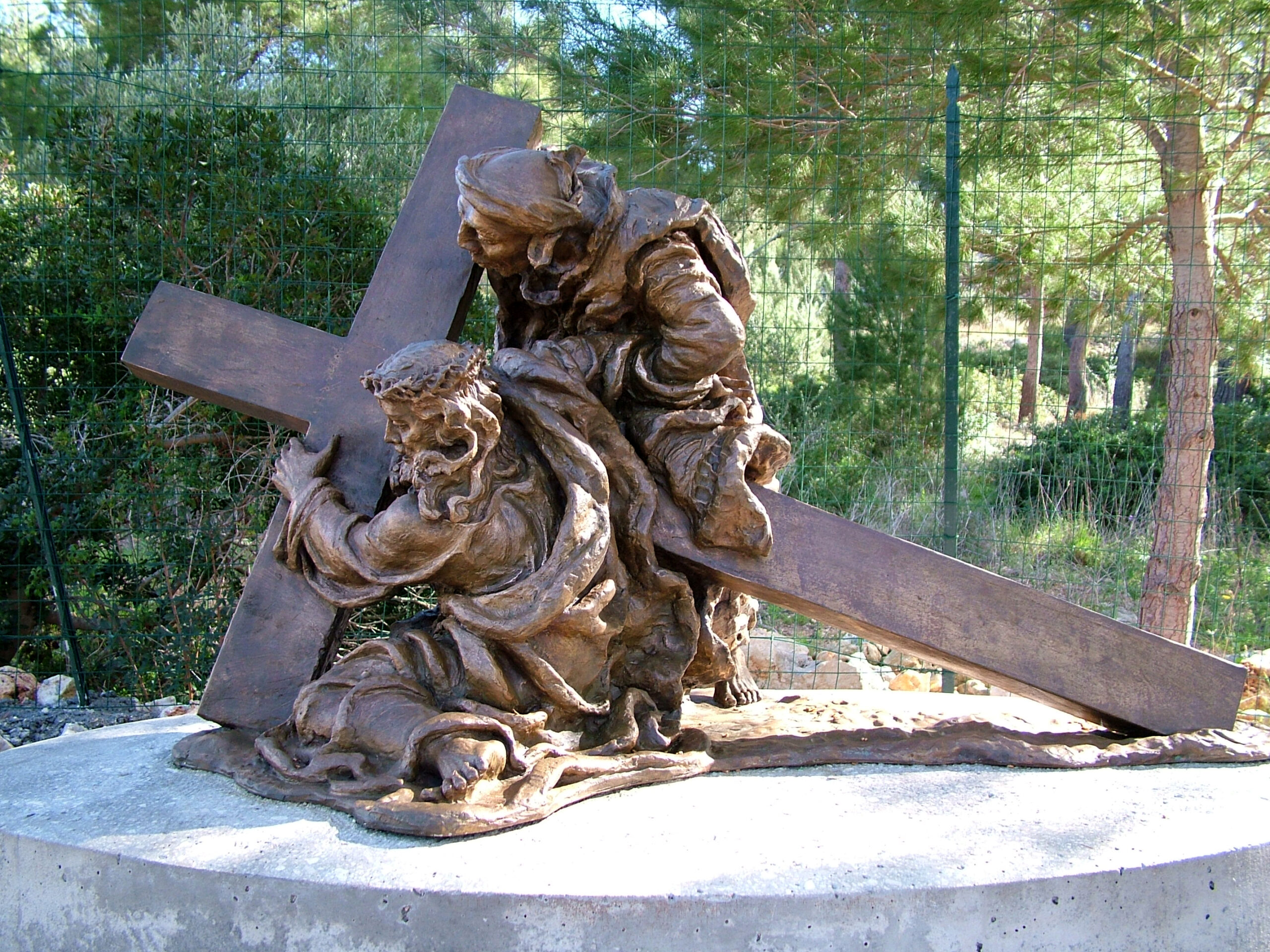 Un percorso tra terra e mare Santa Maria di Leuca. Sculture monumentali raccontano la Passione di Cristo in uno scenario unico. Foto Michele Rosafio