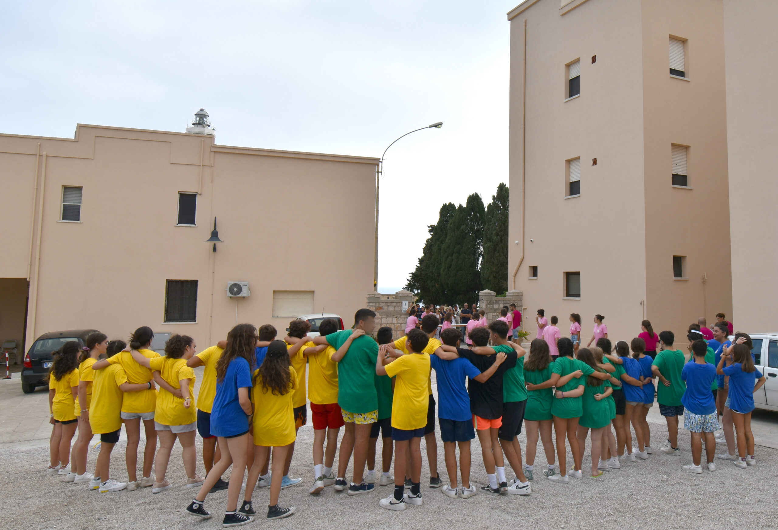 Casa per ferie “Maris Stella” Gruppi di giovani negli spazi interni della Casa per Ferie Maris Stella - Lecce - Puglia - Salento - © Michele Rosafio