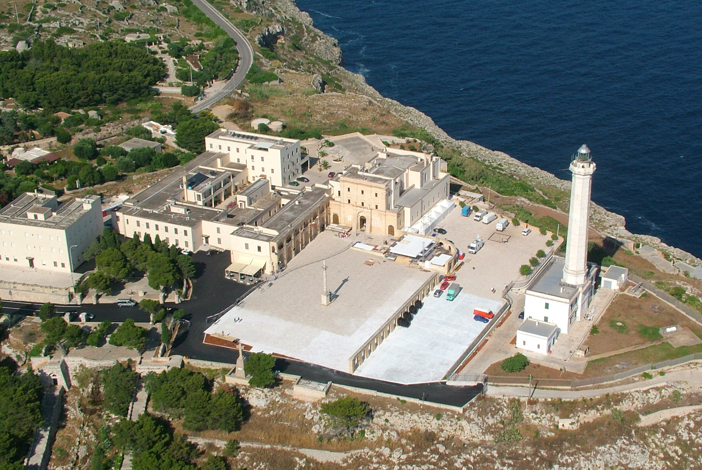 Veduta panoramica del piazzale del Saruario di Leuca