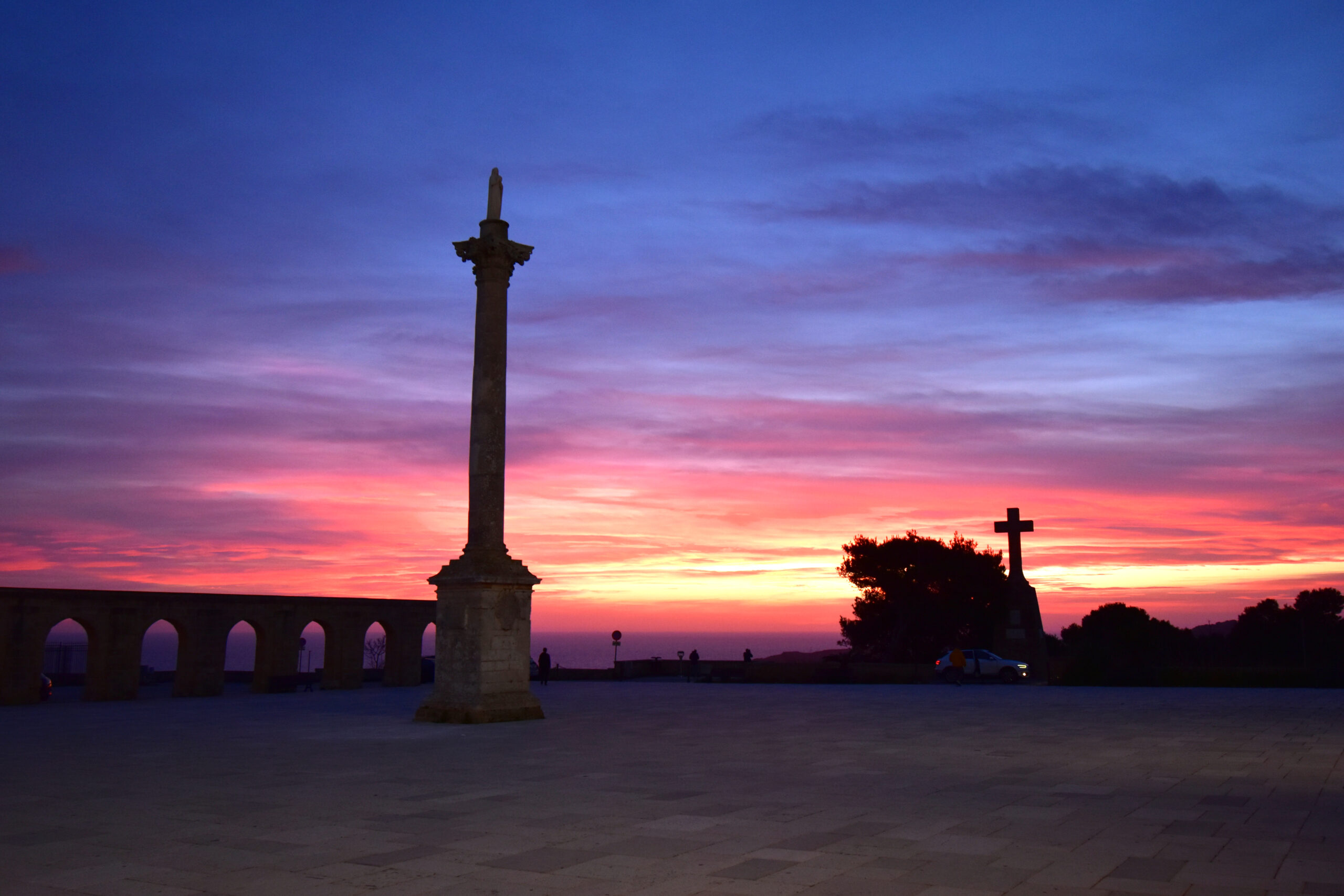 Un percorso tra terra e mare Tramonto dal piazzale della Basilica di Santa Maria di Leuca, foto Michele Rosafio