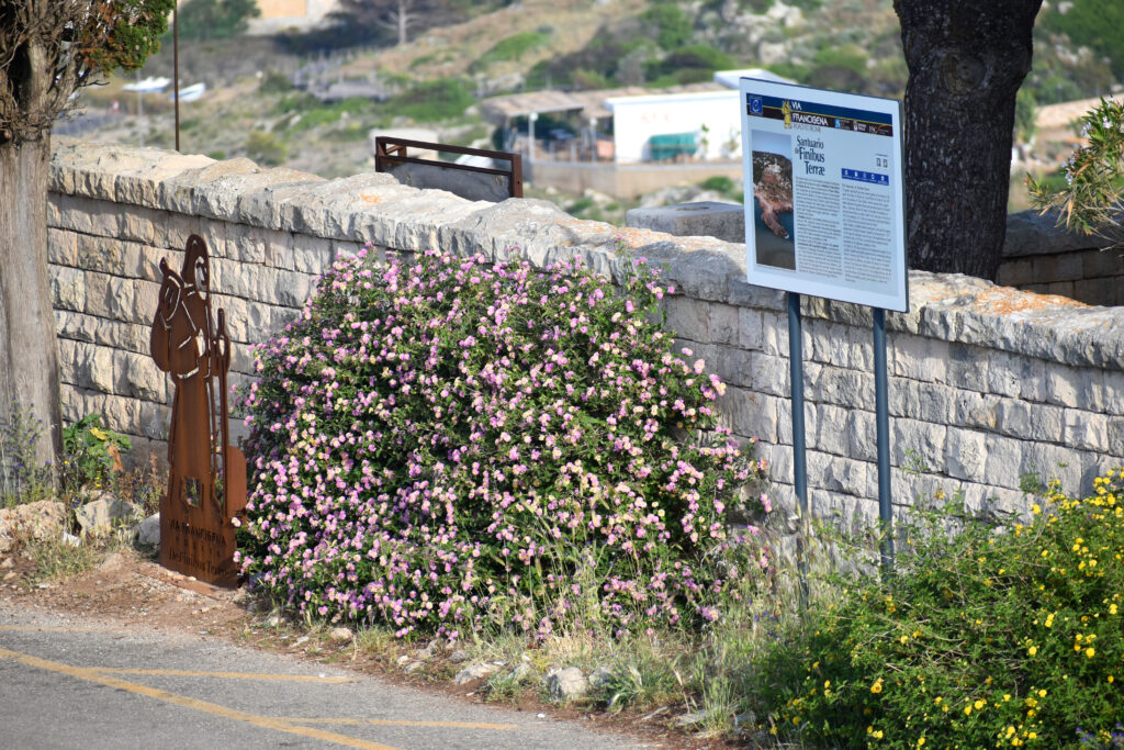 La Via Francigena del Sud che si conclude a Santa Maria di Leuca. - © Michele Rosafio